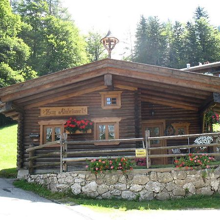 Almbruennerl Die Almhuette Auf Der Raffner Alm Ruhpolding Bilik gambar