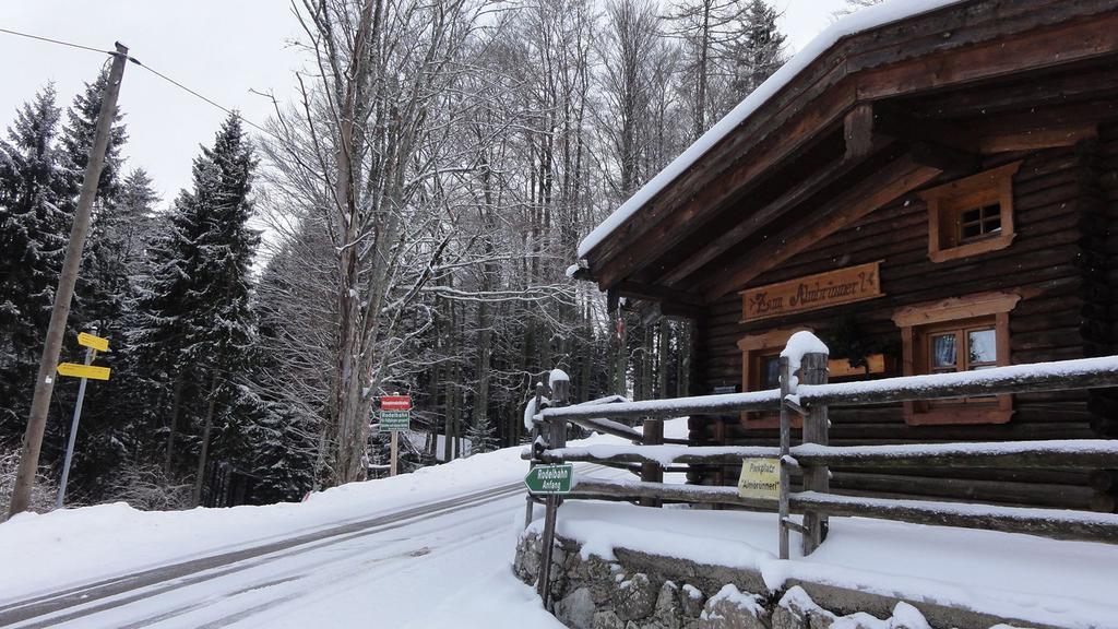 Almbruennerl Die Almhuette Auf Der Raffner Alm Ruhpolding Bilik gambar