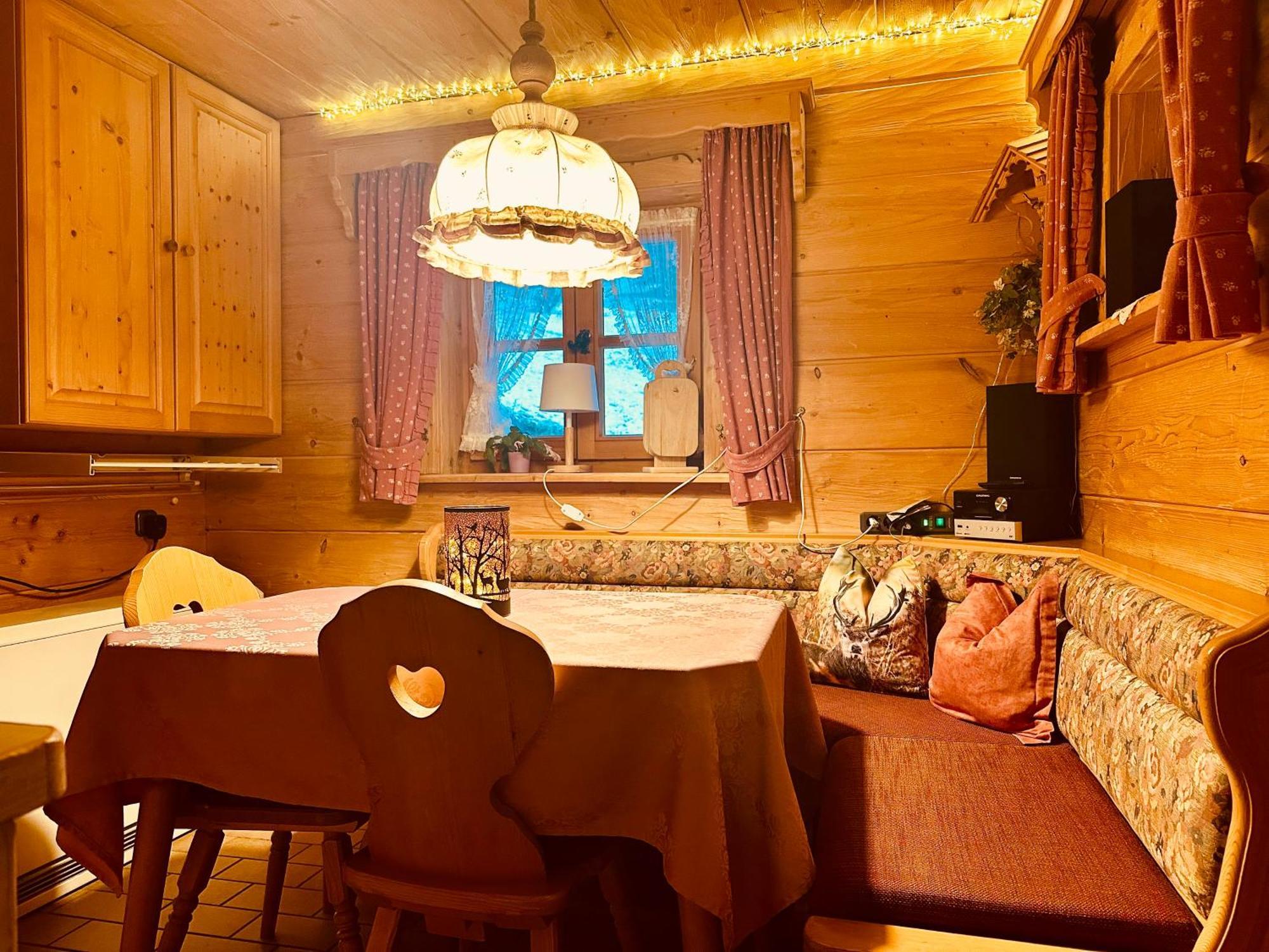 Almbruennerl Die Almhuette Auf Der Raffner Alm Ruhpolding Luaran gambar
