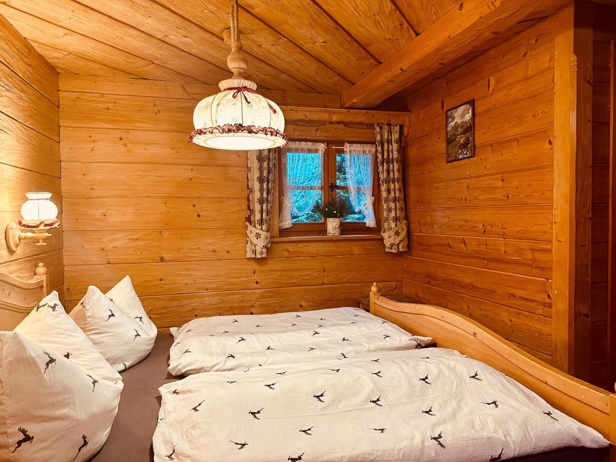 Almbruennerl Die Almhuette Auf Der Raffner Alm Ruhpolding Luaran gambar