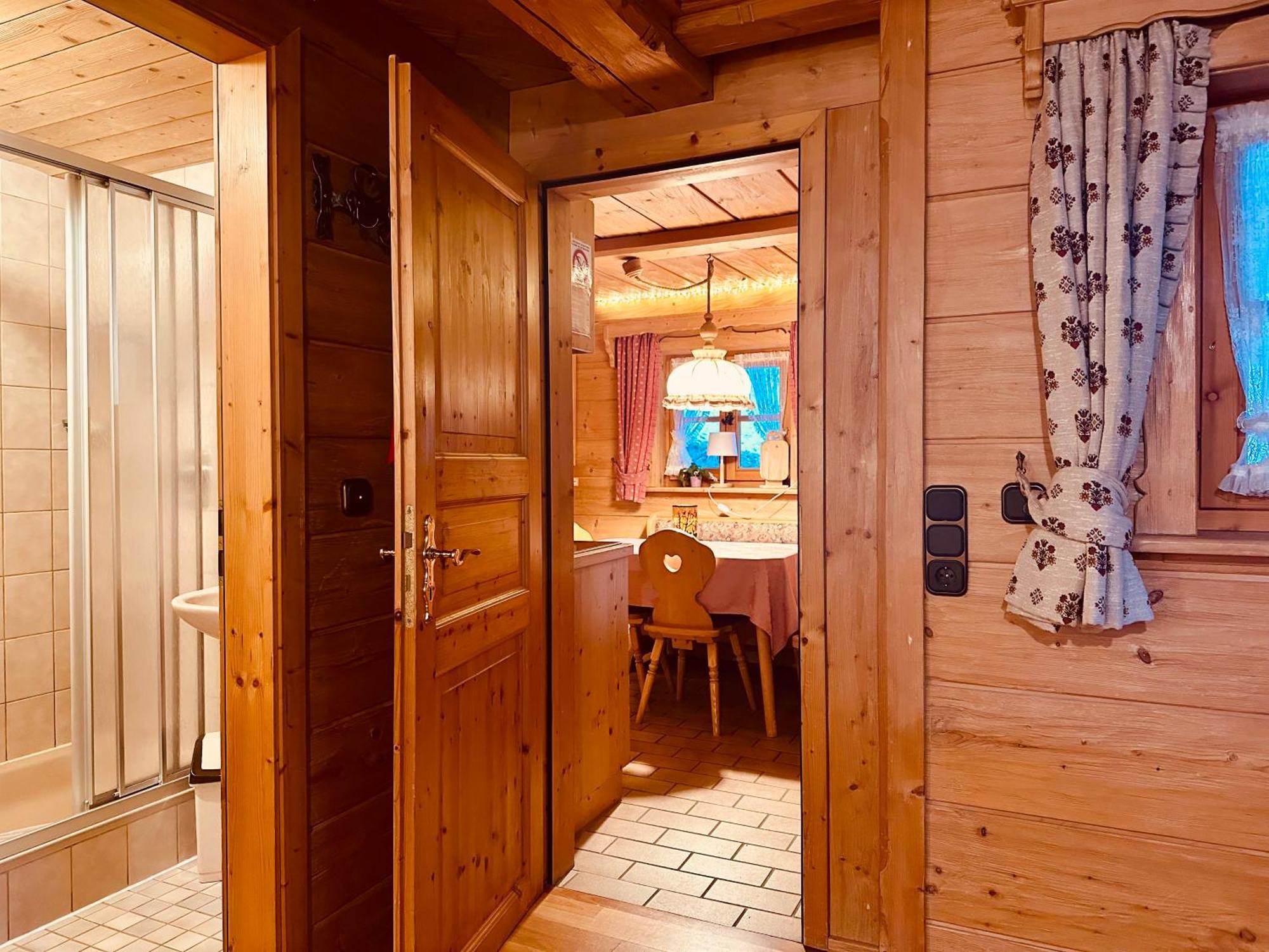 Almbruennerl Die Almhuette Auf Der Raffner Alm Ruhpolding Luaran gambar