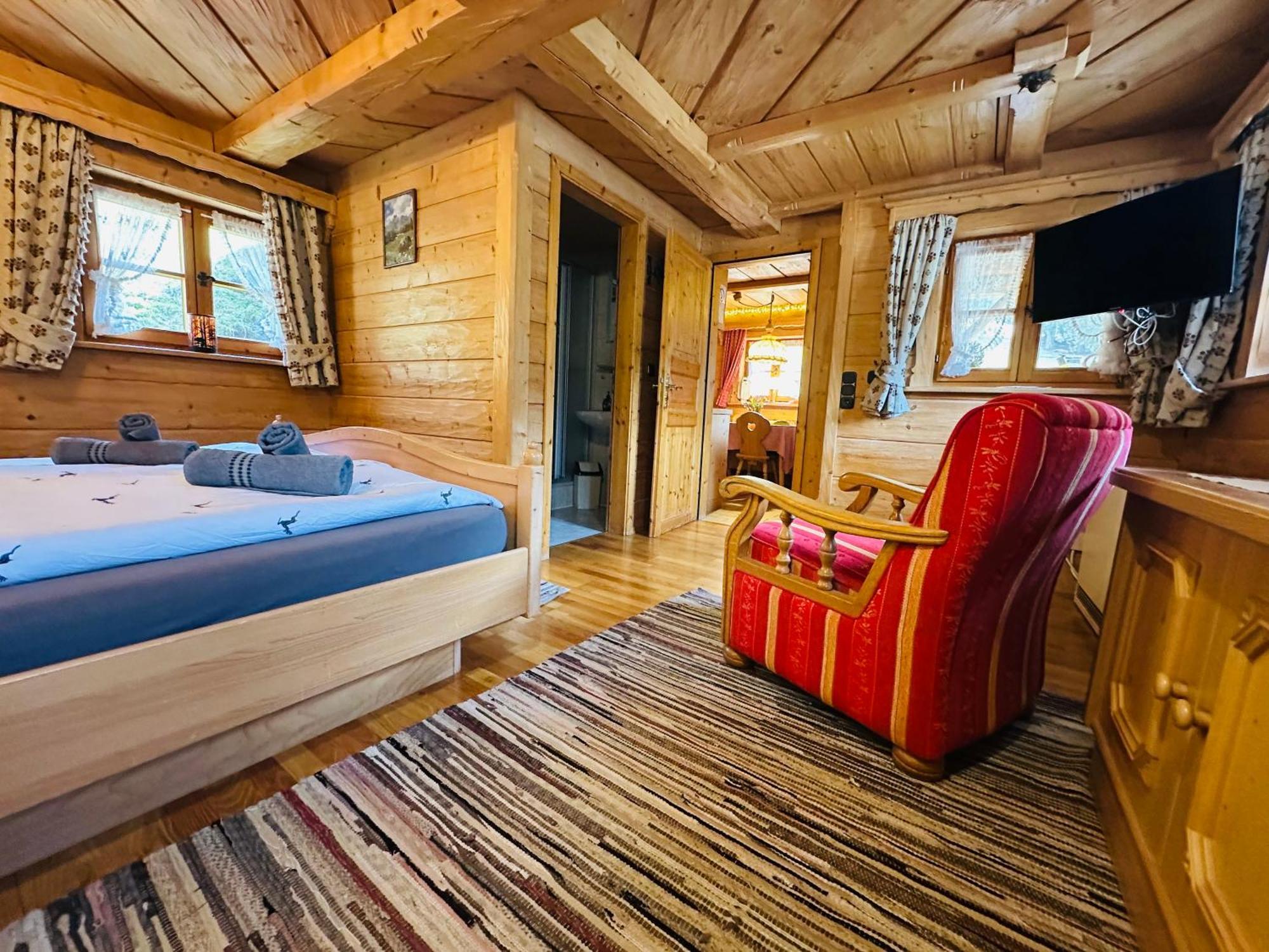 Almbruennerl Die Almhuette Auf Der Raffner Alm Ruhpolding Luaran gambar