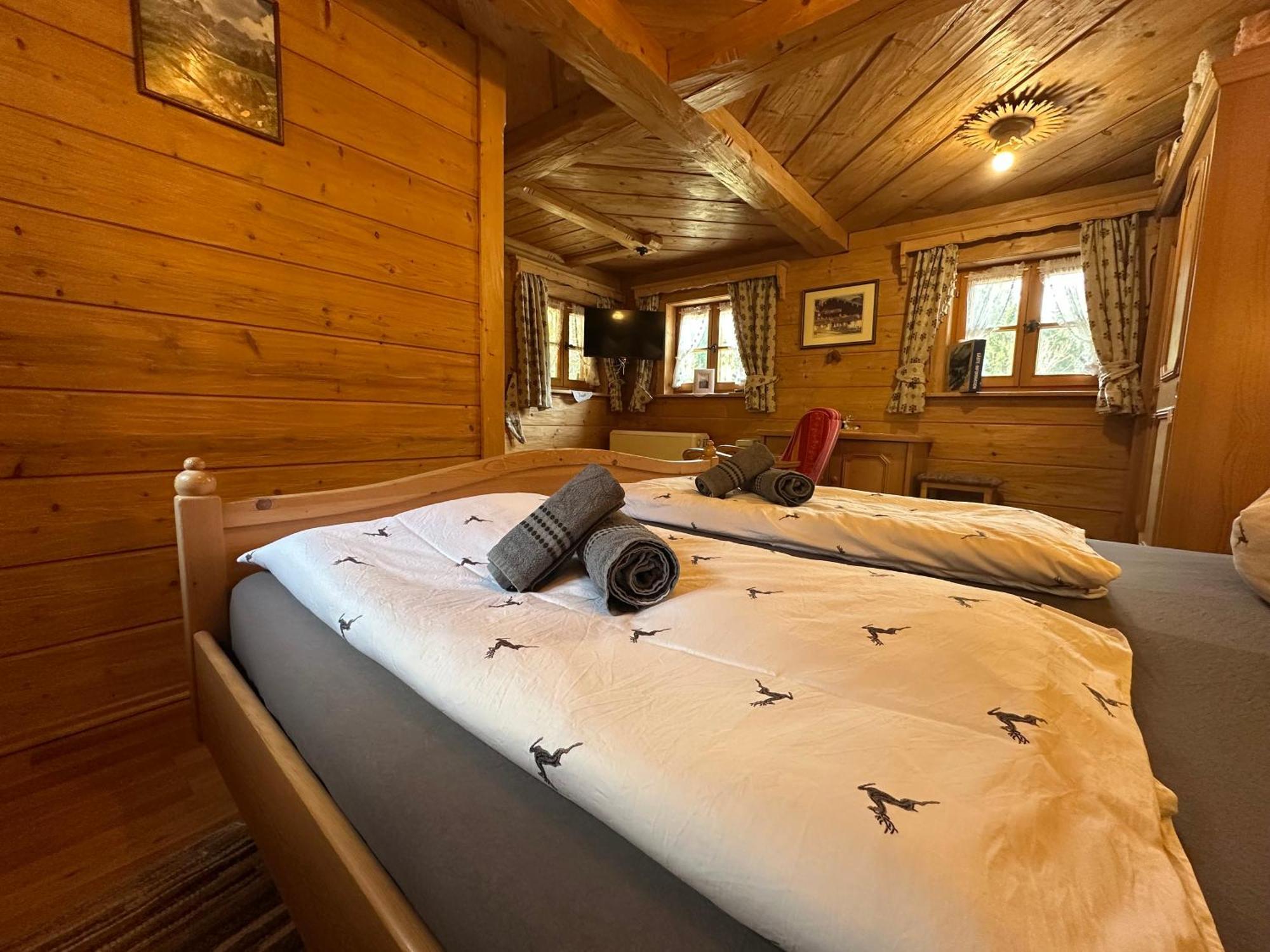 Almbruennerl Die Almhuette Auf Der Raffner Alm Ruhpolding Luaran gambar