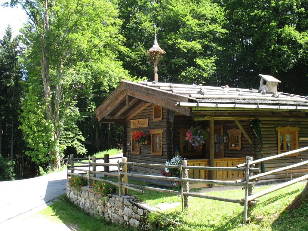 Almbruennerl Die Almhuette Auf Der Raffner Alm Ruhpolding Bilik gambar