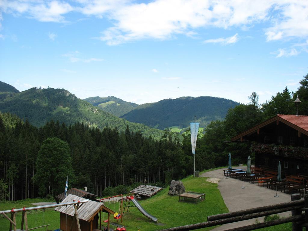 Almbruennerl Die Almhuette Auf Der Raffner Alm Ruhpolding Bilik gambar